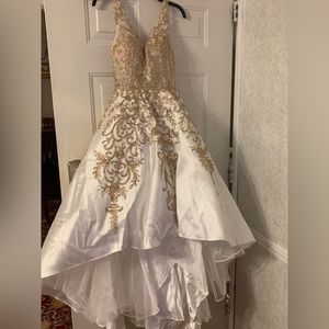 Mom Cheri prom/homecoming dress size 2 barely worn/like new!! White&gold lace